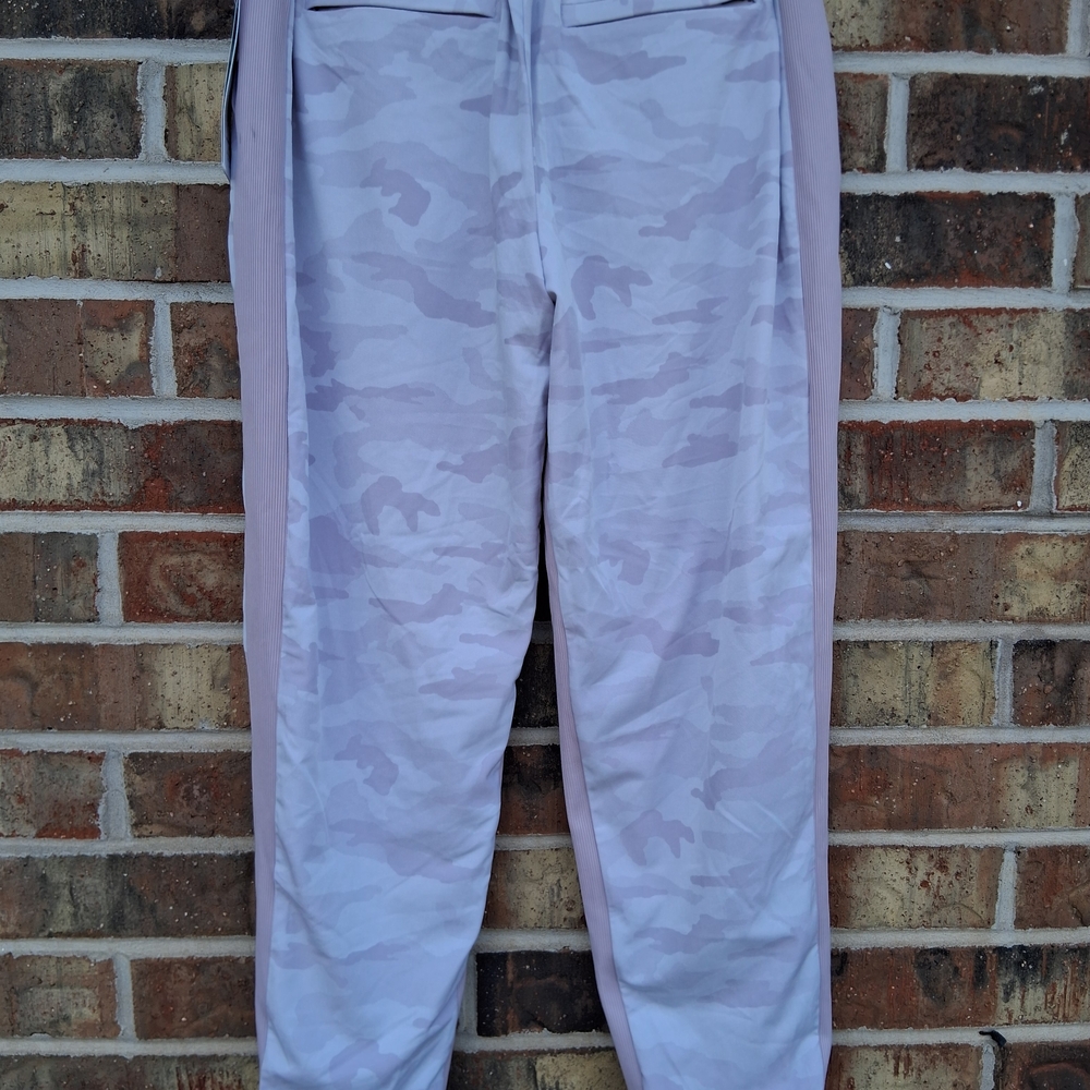 NWT 💕 Athleta Brooklyn Lined Camo Joggers Sz. 6 - Picture 8 of 15